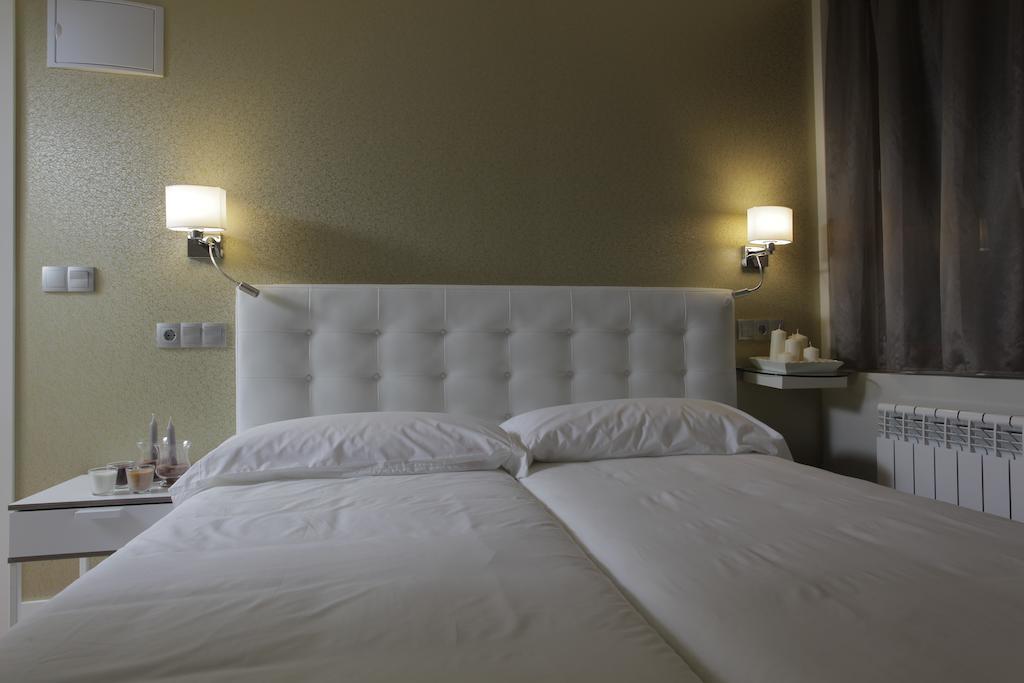 Hotel Rosal Oviédo Zimmer foto